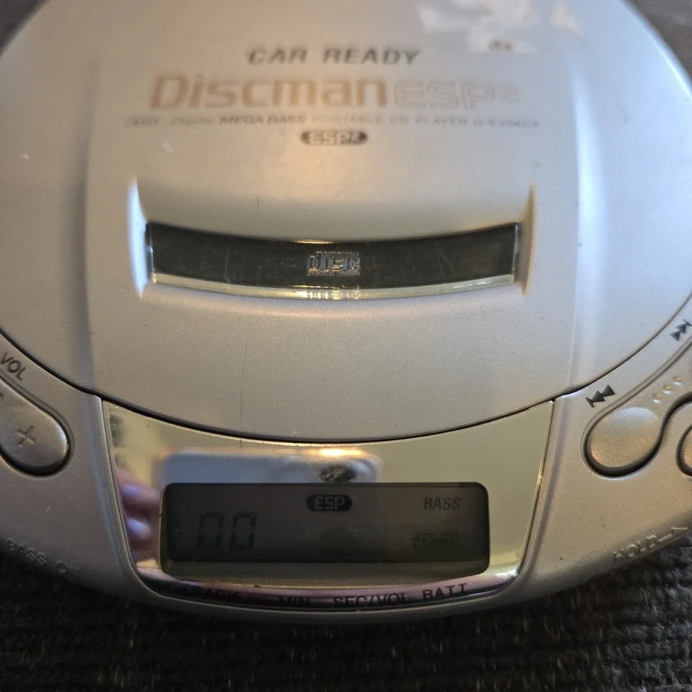 Sony‎ Discman Car Ready ESP2 Digital Mega Bass Portable CD Player D-E206CK Read!